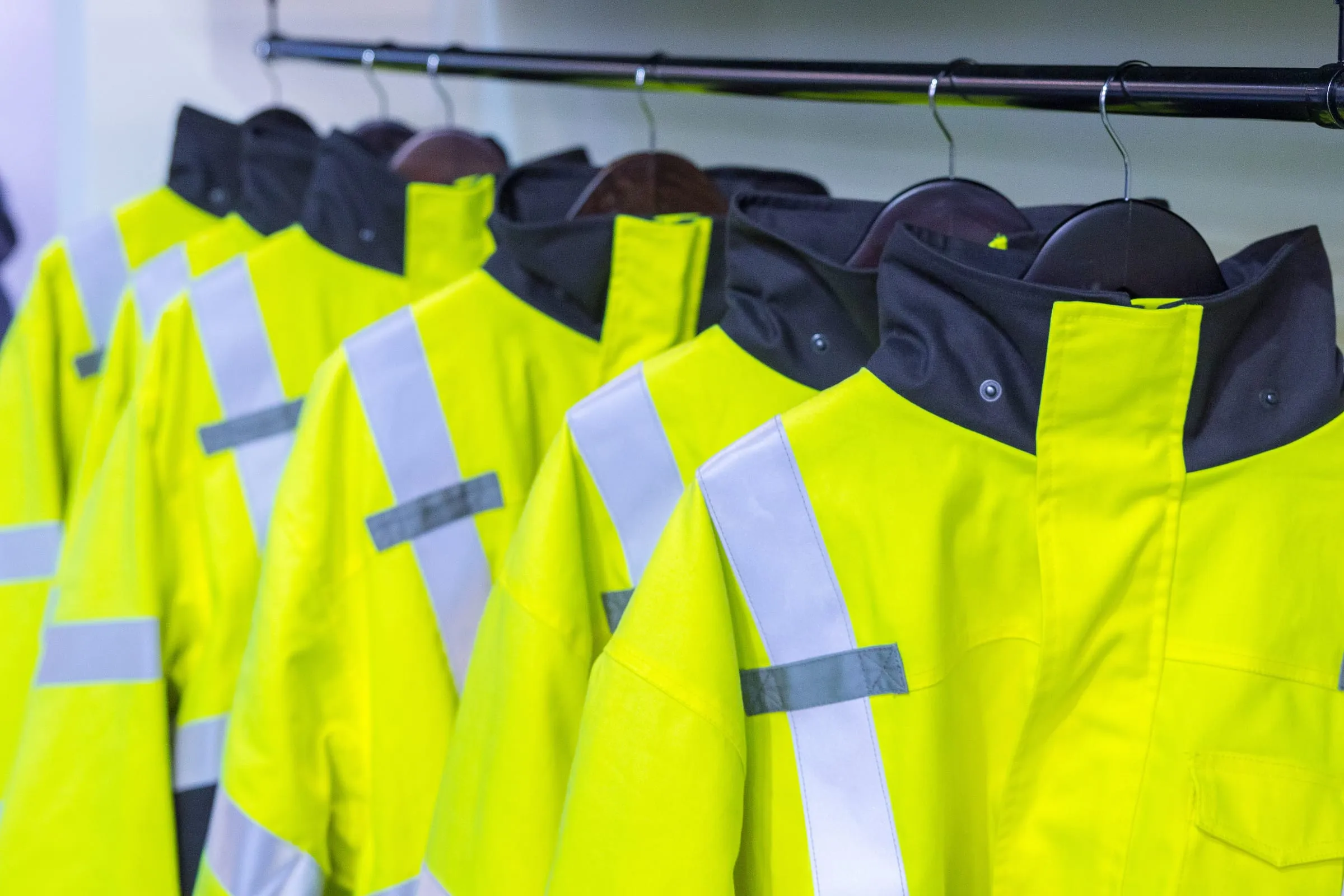 Reflektoren-Jacken im Shop als Schutzkleidung zum Mieten